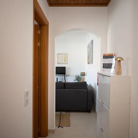 Monis Place-modern With Sunny Balcony *