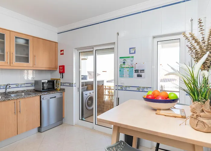 Monis Place-modern With Sunny Balcony Ταβίρα