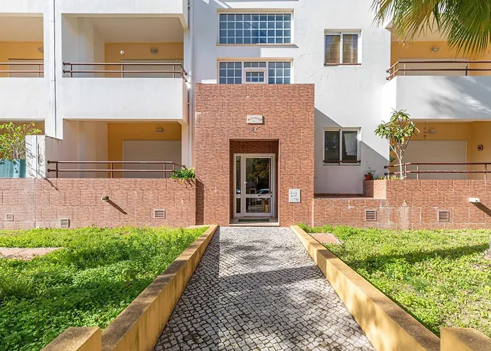 Monis Place-modern With Sunny Balcony