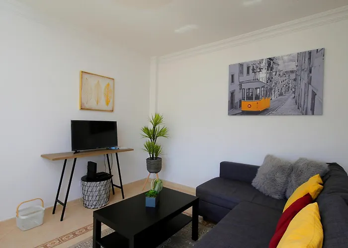 Monis Place-modern With Sunny Balcony Διαμέρισμα