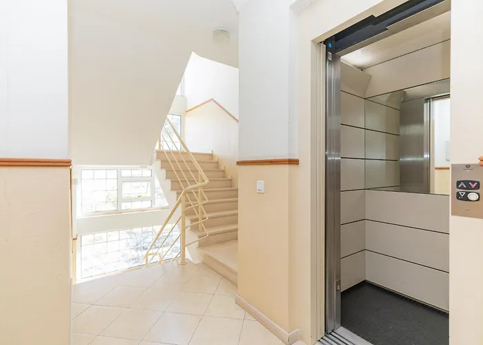 Monis Place-modern With Sunny Balcony *