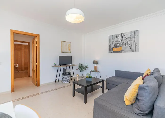 Monis Place-modern With Sunny Balcony