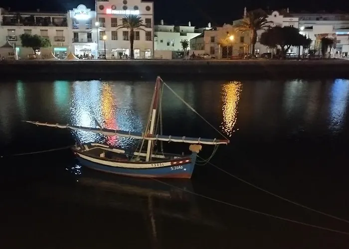 Monis Place-modern With Sunny Balcony Διαμέρισμα *