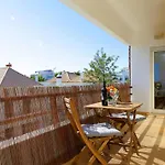 Monis Place-modern With Sunny Balcony Апартаменты *