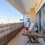 Monis Place-modern With Sunny Balcony Апартаменты