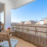 Monis Place-modern With Sunny Balcony