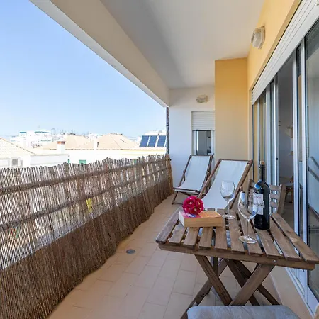 Monis Place-modern With Sunny Balcony Appartement