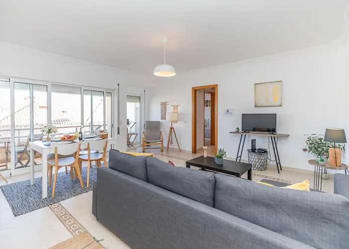 Apartment Monis Place-modern With Sunny Balcony