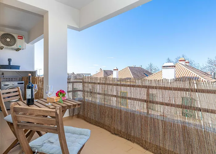 Monis Place-modern With Sunny Balcony