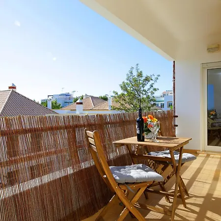 Monis Place-modern With Sunny Balcony Apartment *