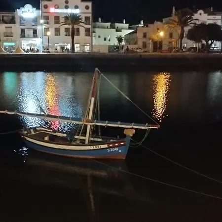 Monis Place-modern With Sunny Balcony Apartment *